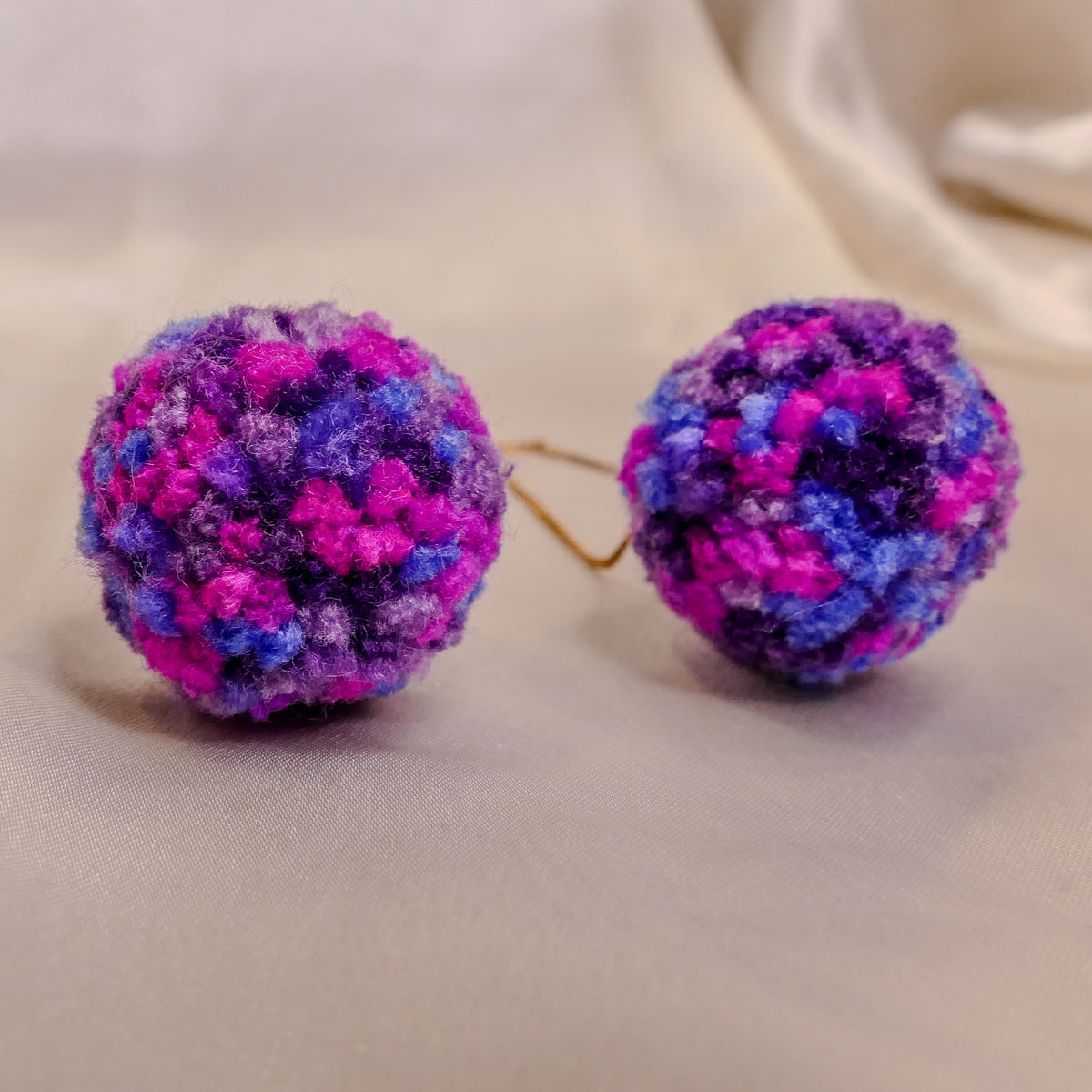 Berry Blend Yarn Pompom Earrings