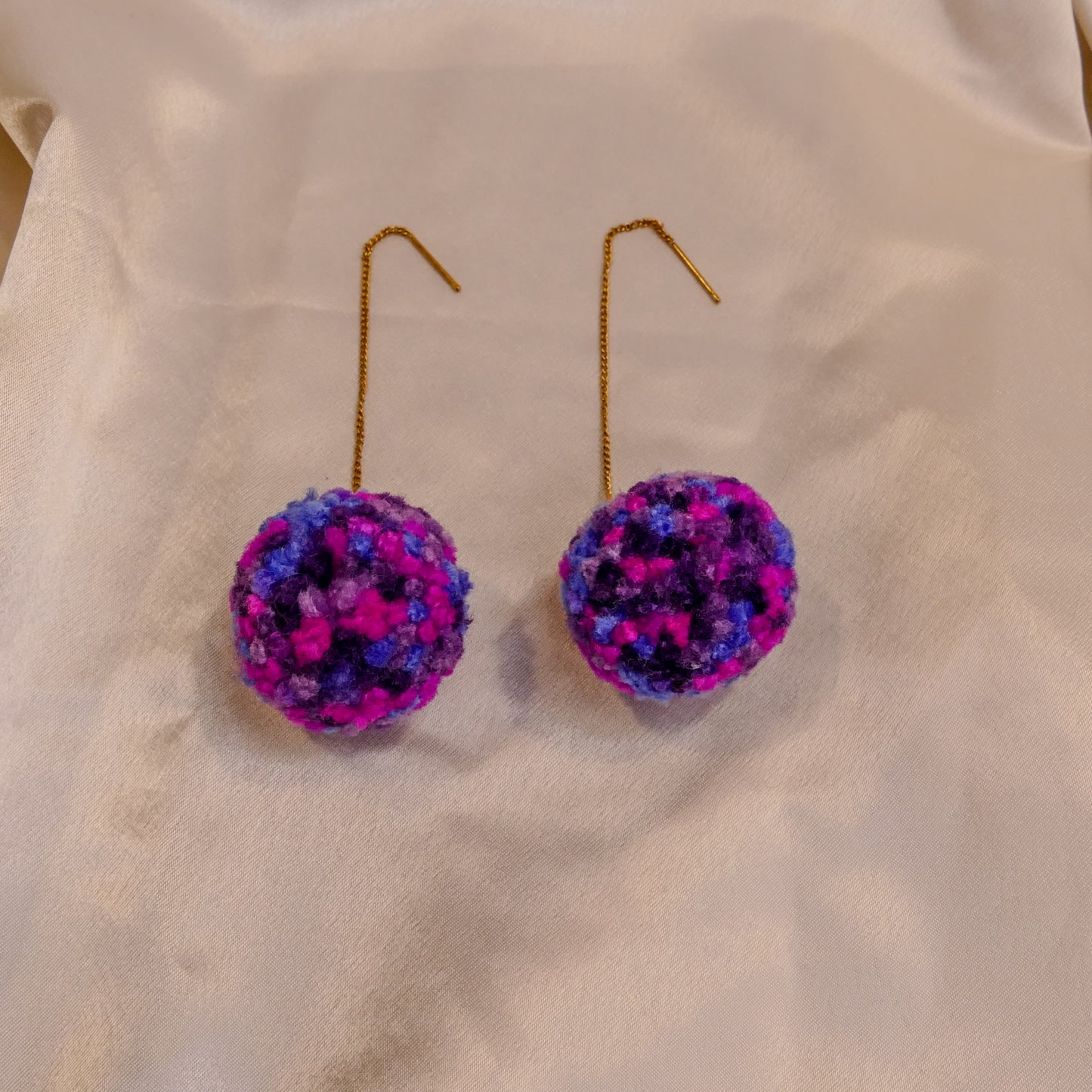 Berry Blend Yarn Pompom Earrings